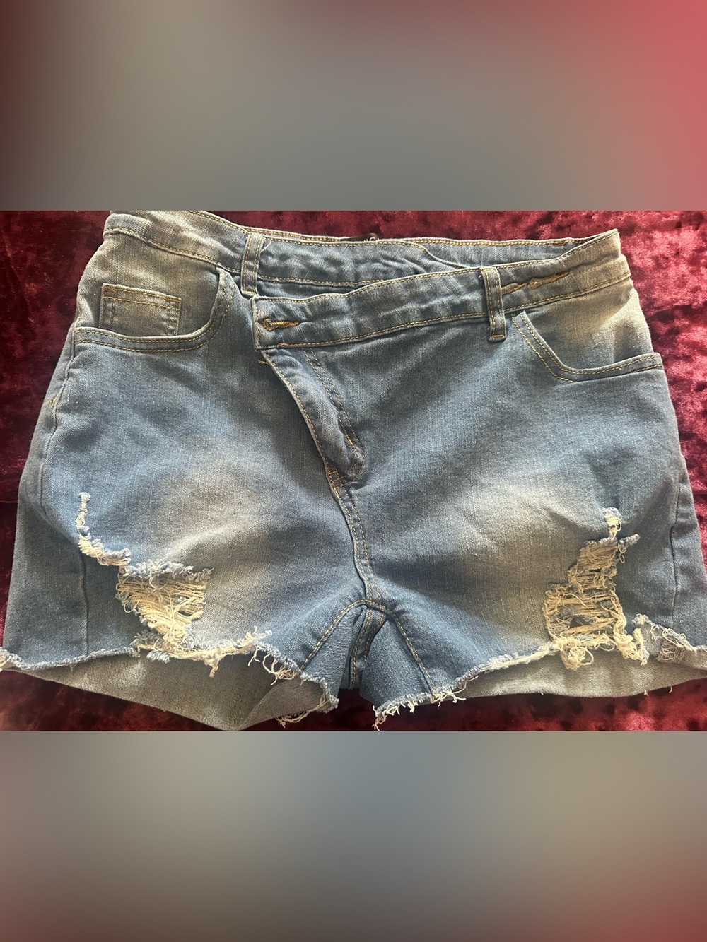 Chic-Ladies Light Blue Denim Shorts with Gold Stitching NWOT